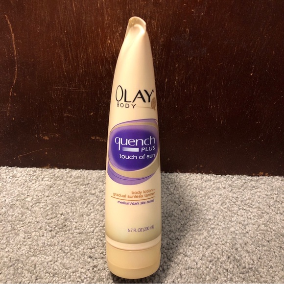 Olay Body Quench Plus Touch Of Sun Body Lotion Sunless Tanner Medium/Dark 6.7oz - Picture 1 of 9